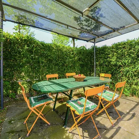 Villa Spacious In With Swimming Pool