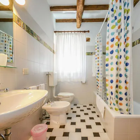 Spacious In With Swimming Pool *